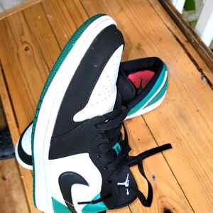 Basketball shoes